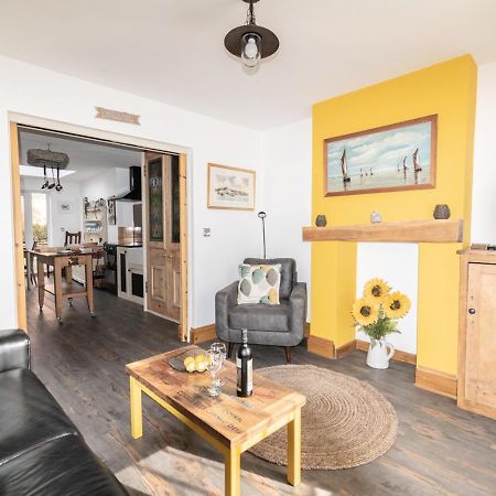 Stylish 2 Bedrooms Cosy & Bright Cottage, Pet Friendly, Sleeps 5, Titchfield Village - Summer Special Offer!! - By Blue Puffin Stays Kültér fotó