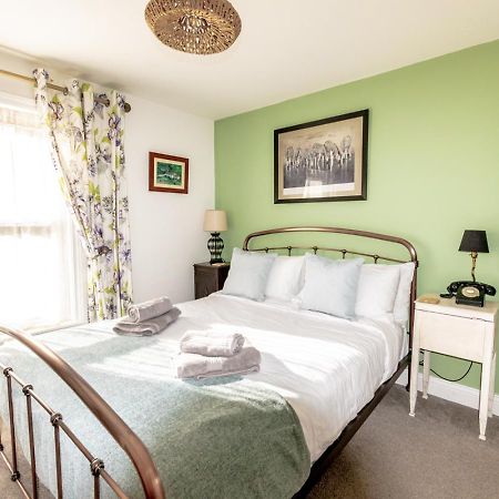 Stylish 2 Bedrooms Cosy & Bright Cottage, Pet Friendly, Sleeps 5, Titchfield Village - Summer Special Offer!! - By Blue Puffin Stays Kültér fotó