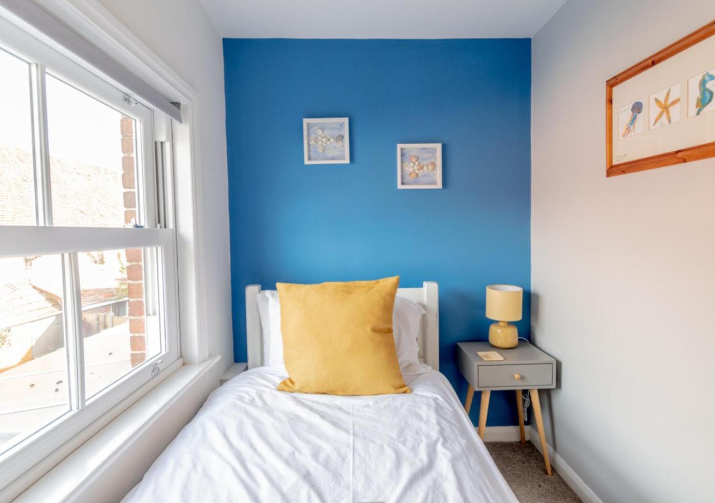 Stylish 2 Bedrooms Cosy & Bright Cottage, Pet Friendly, Sleeps 5, Titchfield Village - Summer Special Offer!! - By Blue Puffin Stays Kültér fotó