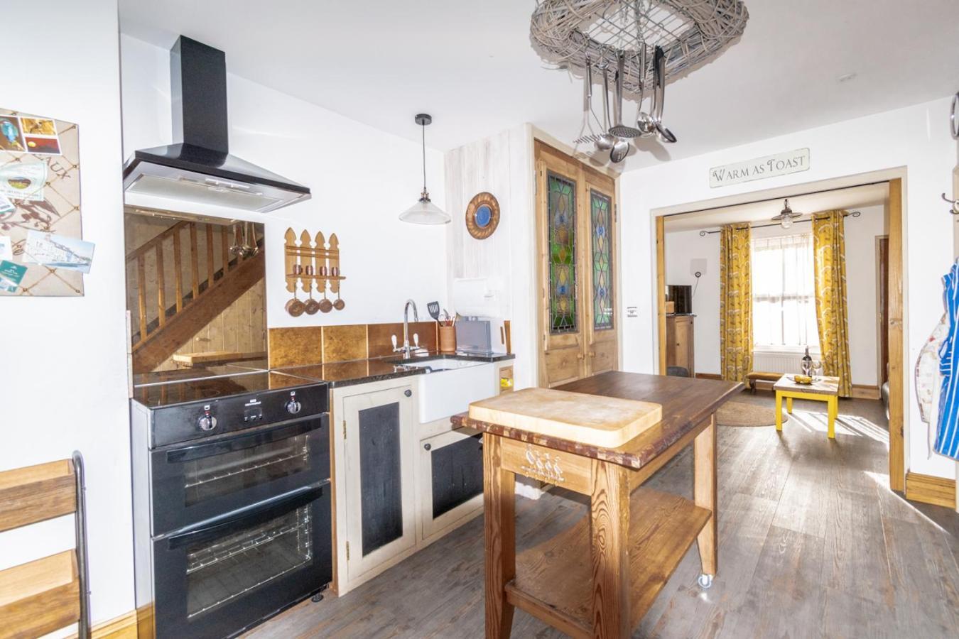 Stylish 2 Bedrooms Cosy & Bright Cottage, Pet Friendly, Sleeps 5, Titchfield Village - Summer Special Offer!! - By Blue Puffin Stays Kültér fotó