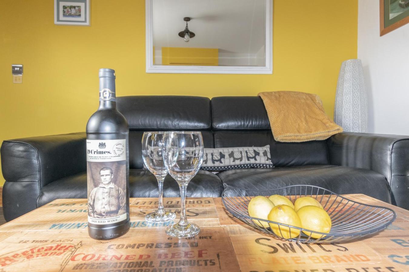 Stylish 2 Bedrooms Cosy & Bright Cottage, Pet Friendly, Sleeps 5, Titchfield Village - Summer Special Offer!! - By Blue Puffin Stays Kültér fotó