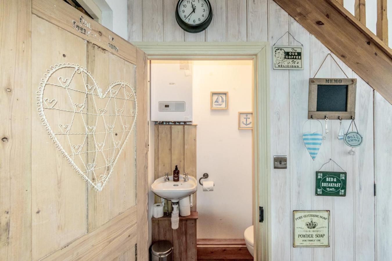 Stylish 2 Bedrooms Cosy & Bright Cottage, Pet Friendly, Sleeps 5, Titchfield Village - Summer Special Offer!! - By Blue Puffin Stays Kültér fotó