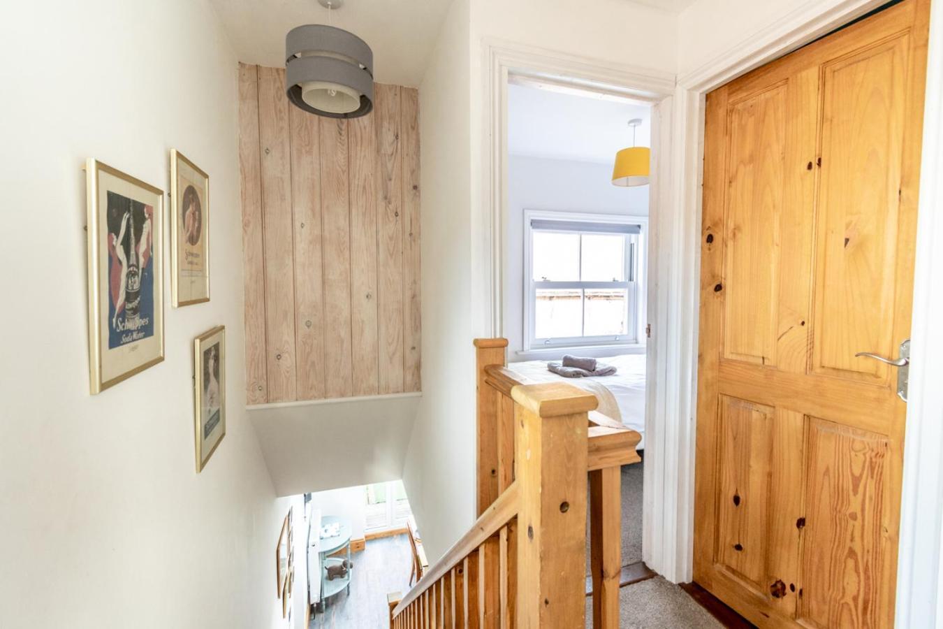 Stylish 2 Bedrooms Cosy & Bright Cottage, Pet Friendly, Sleeps 5, Titchfield Village - Summer Special Offer!! - By Blue Puffin Stays Kültér fotó
