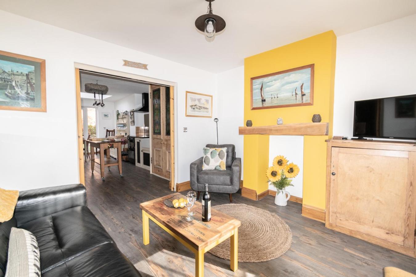 Stylish 2 Bedrooms Cosy & Bright Cottage, Pet Friendly, Sleeps 5, Titchfield Village - Summer Special Offer!! - By Blue Puffin Stays Kültér fotó